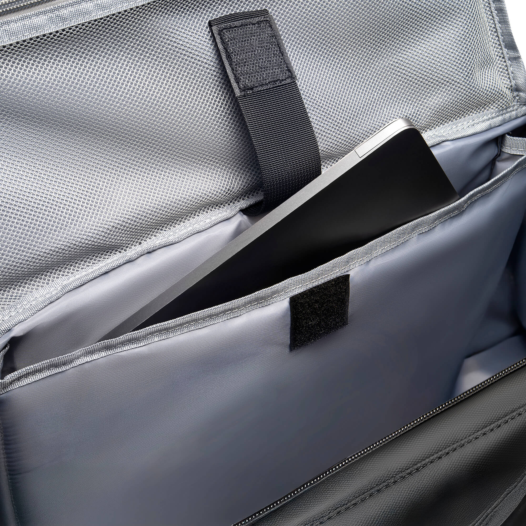Laptop Inside NOSSA Padel Racket Bag